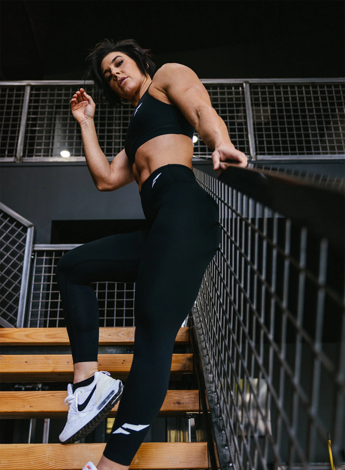 CRISSCROSS ESSENTIAL BRA - BLACK